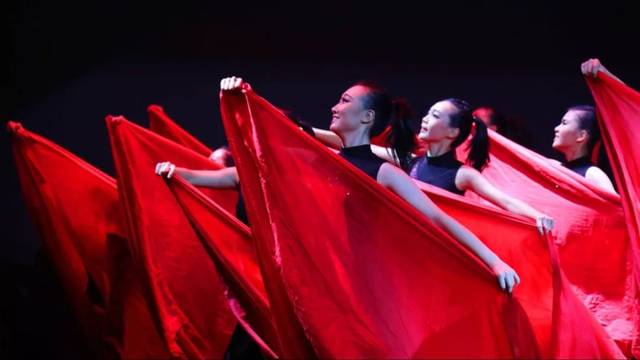 金帆艺术 | 接力旗帜 再铸荣光——2019年首师大附中舞蹈专场《旗帜》