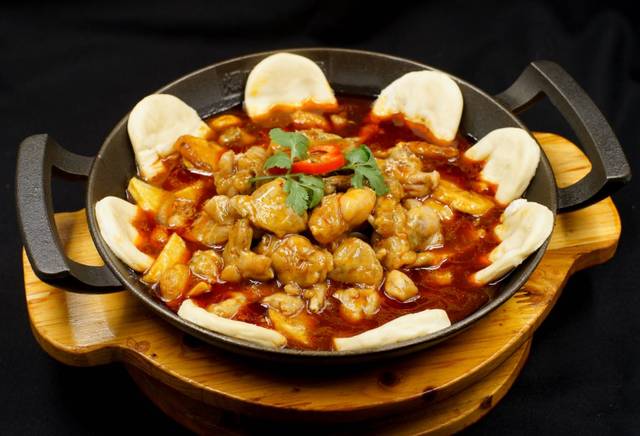 地锅牛蛙据研究表明,饭桌上确实可以增进人与人之间的感情,但是如果是