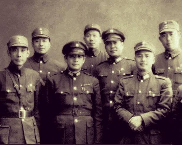 张灵甫被毙,陈毅接见74师战俘,还共进晚餐:我替陈诚分辩几句