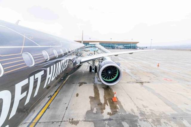 修长的机身配上水桶一般的大尺寸的pw1000g系列发动机,外观就非常好看