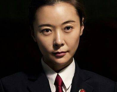 柯蓝,《人民的名义》美女检察官陆亦可,飒爽干练,穿搭气质优雅!
