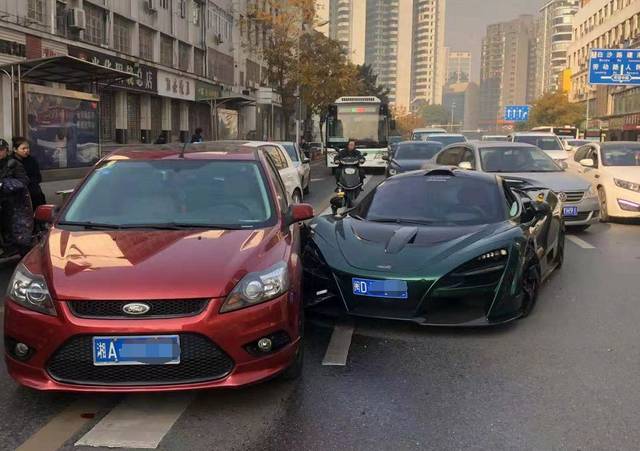 北京超跑车祸父亲人大图片