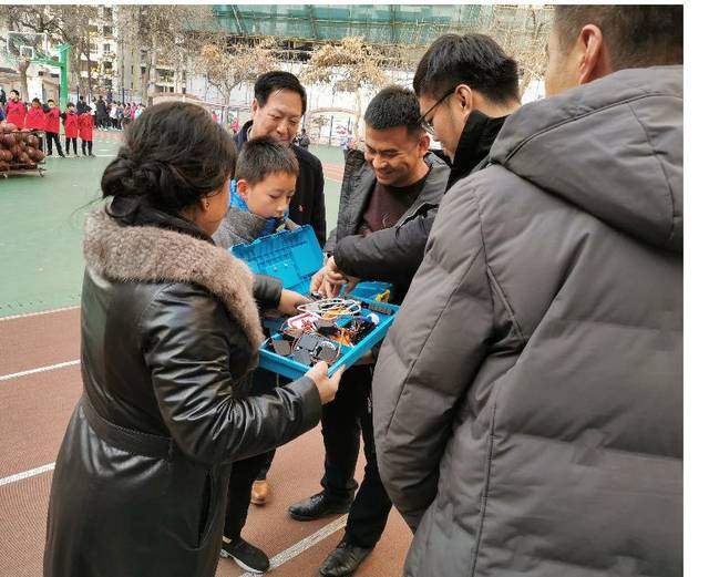 科技創新教育先行水車園小學接受蘭州市中小學stem教育種子學校創建