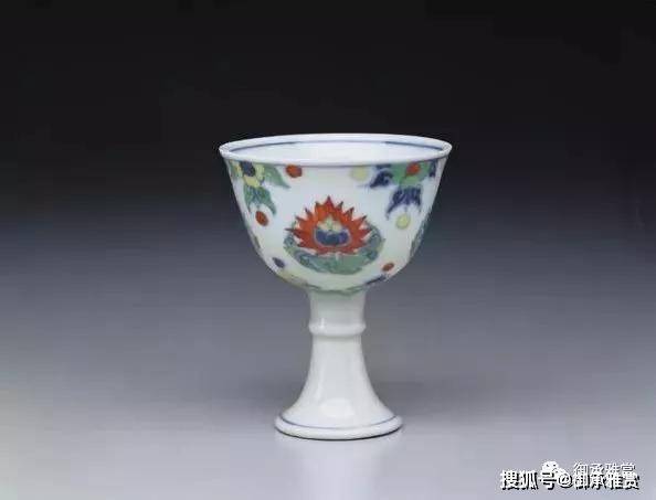 中国陶磁器明成化動物平杯-