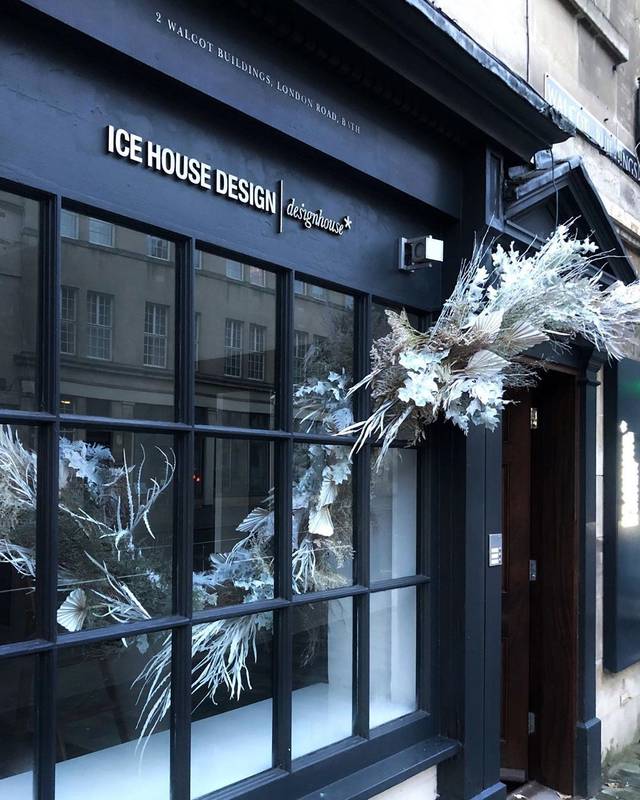 快动手设计一下自己的橱窗吧～ 橱窗圣诞圣诞树裙红杏复古风