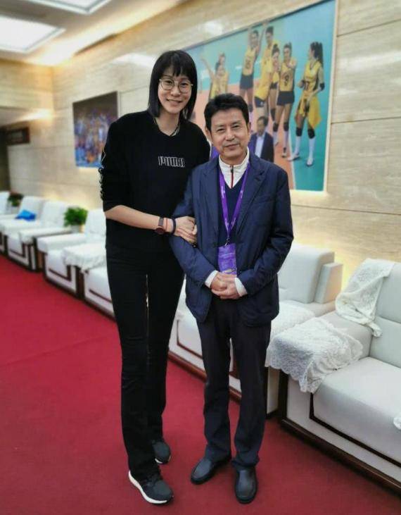 赵蕊蕊和教练陈忠和现身,赵蕊蕊身材面容发胖,陈忠和面容显年轻