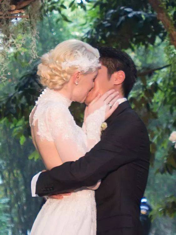 撒贝宁喜得龙凤胎,李白产期为12月10日,大肚孕照曝光