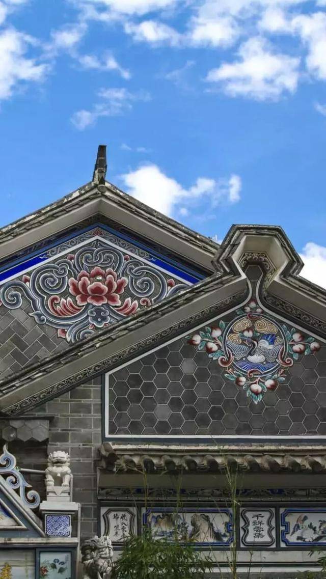 三坊一照壁 五井四合天 | 青瓦白墙装着的大理风情!_手机搜狐网