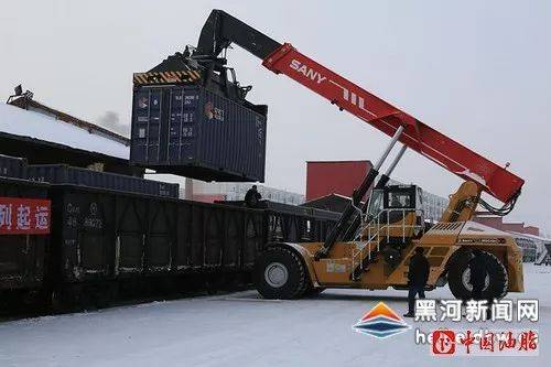 黑河大豆玉米坐上火車去廣東黑河鐵路集團鐵海聯運集裝箱在孫吳首發