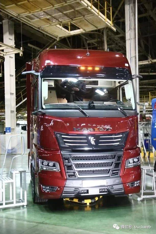 普京到场视察 卡玛斯建厂50周年 推出全新混动旗舰牵引车continent