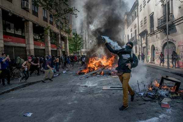 2019年在智利爆发的动乱,数百万人参与数十人因此丧生(图片来源:网络)