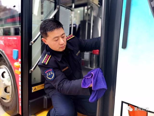漯河"最美公交车长"等您来评选,欢迎广大乘客积极参与投票