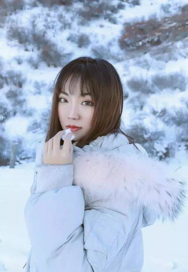 女生雪景这样拍,宛如雪地里跳动的"精灵,试试这7个拍照技巧