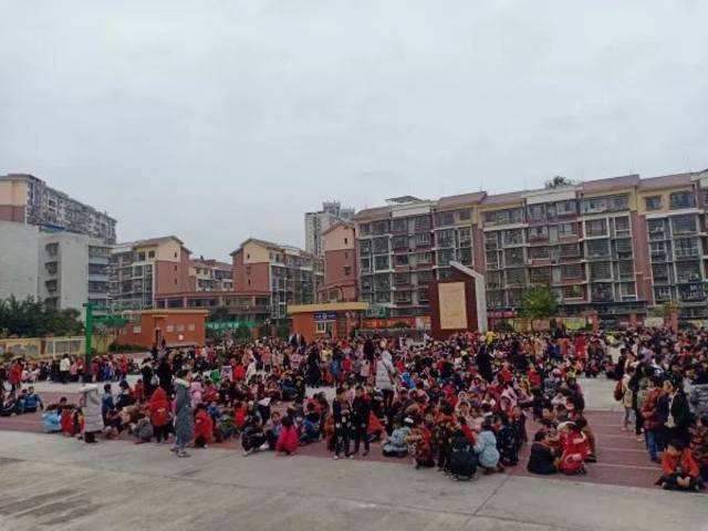 央视关注!资中地震时学生们的这个动作,被官方点赞