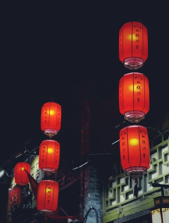 古街深巷漫步领略扬州老城的市井风情