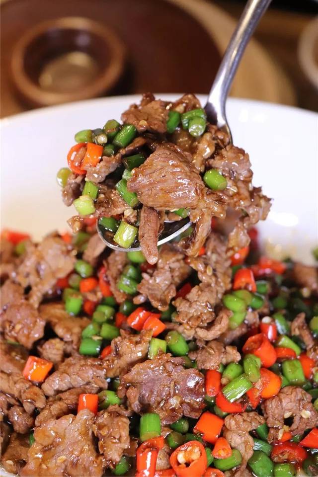 前身是钱庄的饭店,有厨师炒了29年的孜然牛肉!