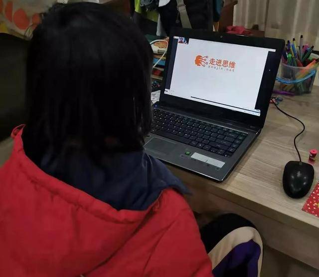 正在上直播课中的许诗涵