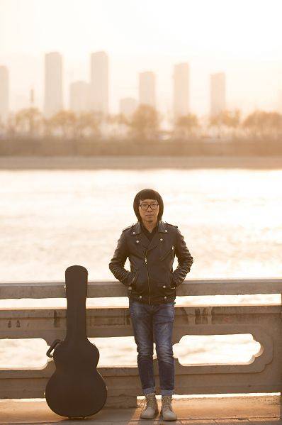 兰州知名音乐人白亮最新力作《皋兰山下》_手机搜狐网