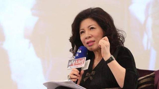 陈文茜是台湾知名媒体人,与赵少康,李敖并称为"台湾三大名嘴",被李敖
