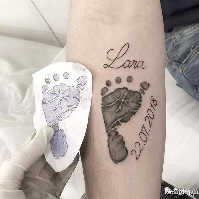 纪念宝宝出生的纹身图片