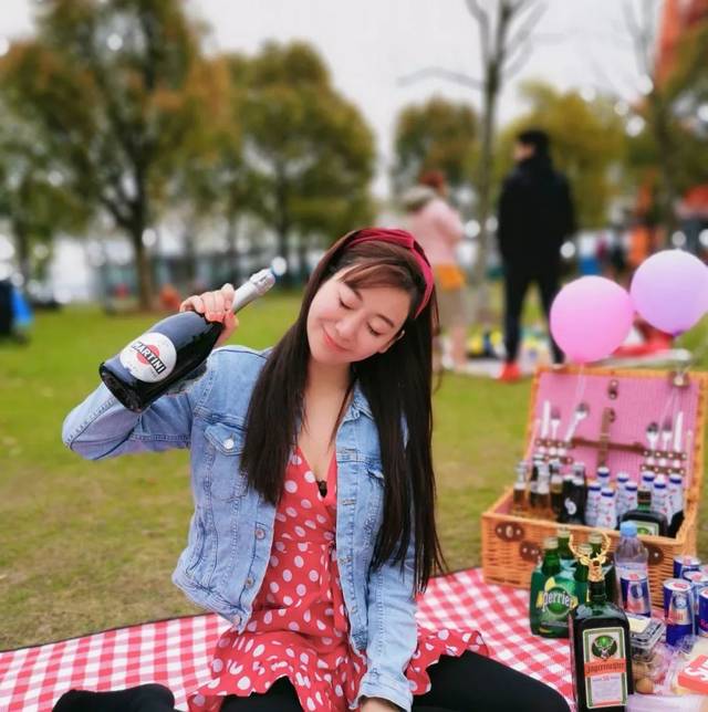 做为xfun第一女酒鬼,傅凯蒂还没输给过任何男人!