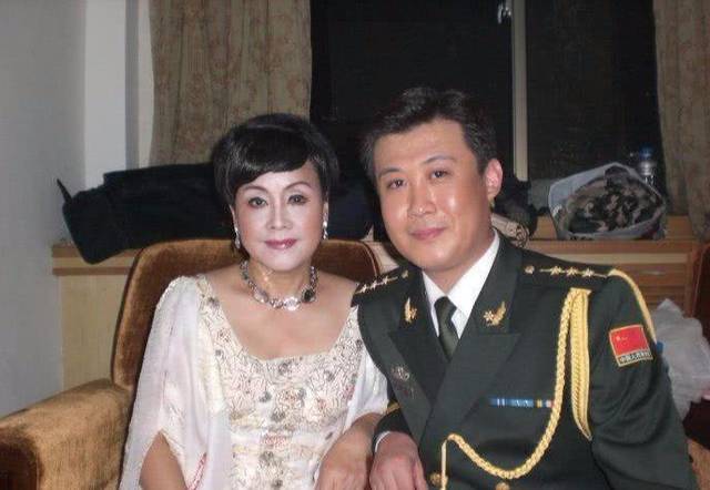 连续34年被选入春晚,足见这首歌有多受欢迎,配上李谷一老师宏亮的声线