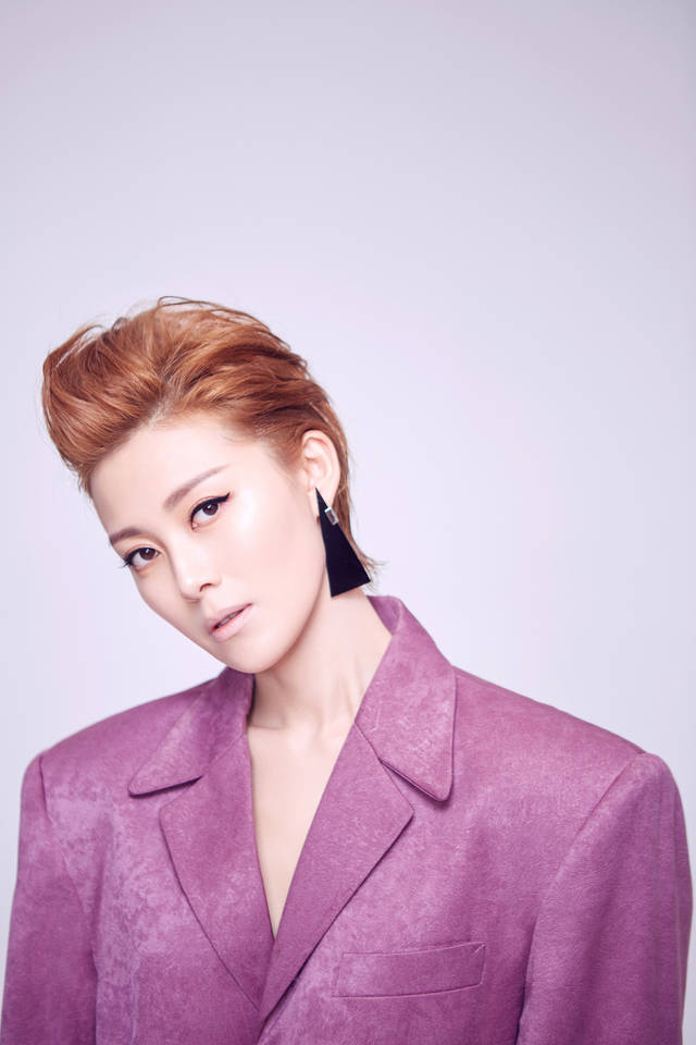 常思思摇滚风写真曝光 潮流时尚 雅痞范十足