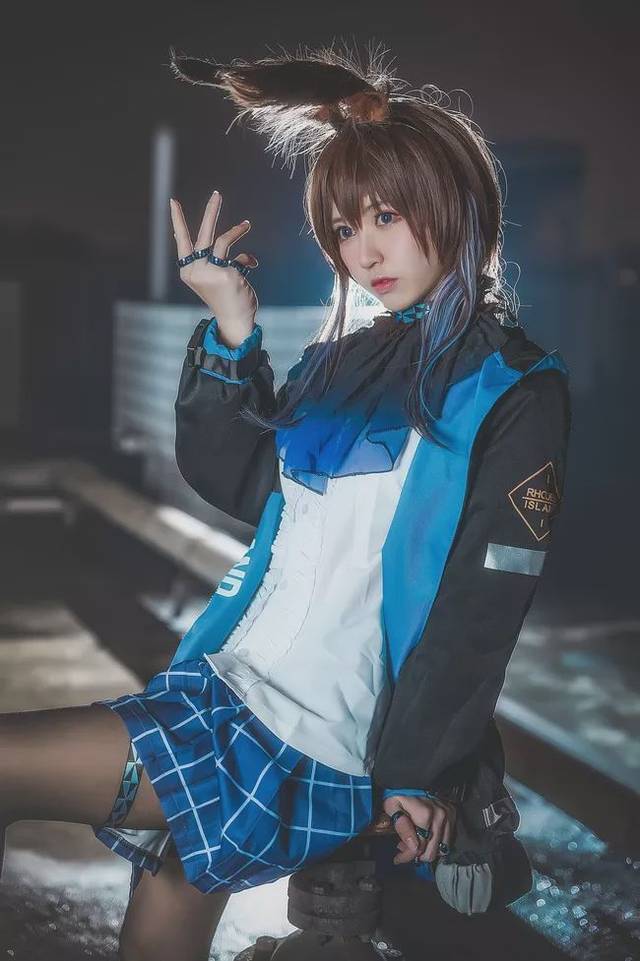 cosplay:《明日方舟》阿米娅@鳗鱼霏儿