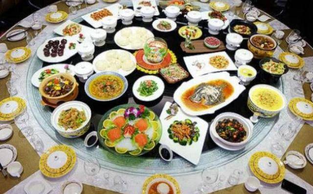 国宴餐桌上,外国人为什么害怕吃中国菜?国宴都有哪些食物?