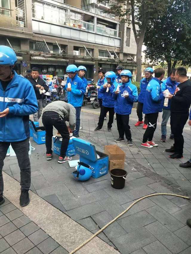 餓了麼騎手月薪曝光,網友痛哭:頂我三個月工資