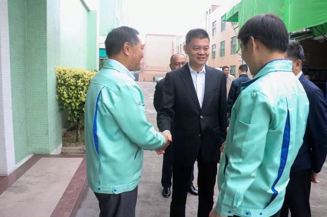 广州市市委常委政法委书记谢晓丹莅临我司罗家工厂参观