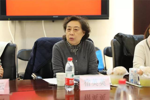 主任张拥波,重症医学科主任段美丽,儿科主任崔红,医务处副处长刘冲