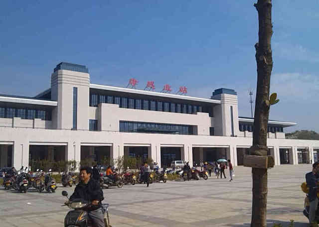 从孝感到武汉市中心约60公里,距离武汉天河国际机场仅30公里.