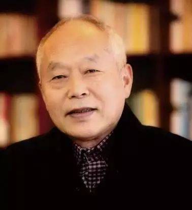 而对林良先生来说,文学就在他的生活之中,同时他也把文学当成一种工作