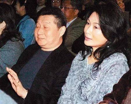 但据说在颜宁怀第三个孩子的时候,孙道存就喜欢上张琼玲,还曾经当众称