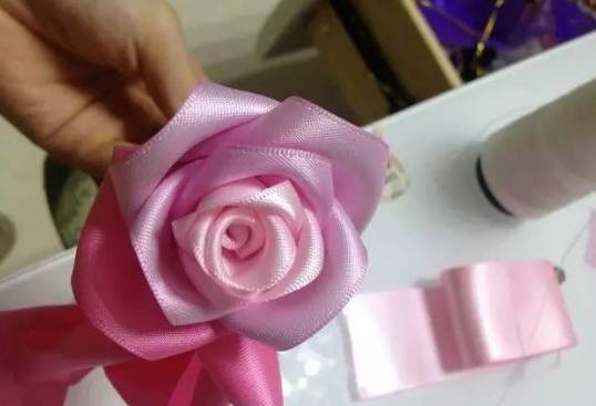 绸带编织花卉 —— 2款玫瑰教程!