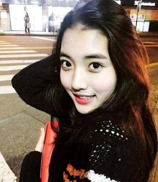 甜美韩国童星郑多彬长大了,衣品棒极了!