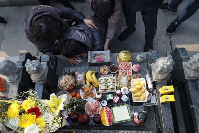 12月24日,泰國普吉府法院內,被告張軼凡等候宣判.