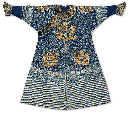 清朝服饰里带有半圆袖口的袖子叫什么