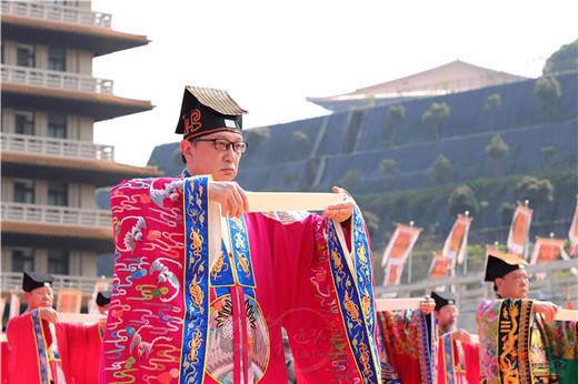 纪念馆举行,香港啬色园黄大仙祠监院李耀辉道长率领100位弟子共襄盛举