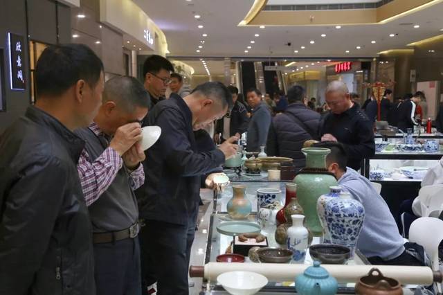 人气爆棚!数百位藏家齐聚海丝艺术品中心,开启古玩收藏盛会