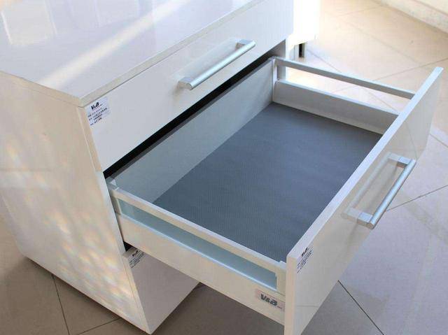 比起3节轨,抽屉还是装这种骑马抽滑轨好,抽拉顺畅,坏了也好修!