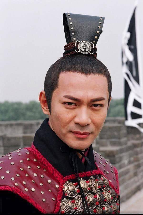 57岁江华时隔24年重返亚视献唱帅气依然,无意复出拍剧享受做歌手