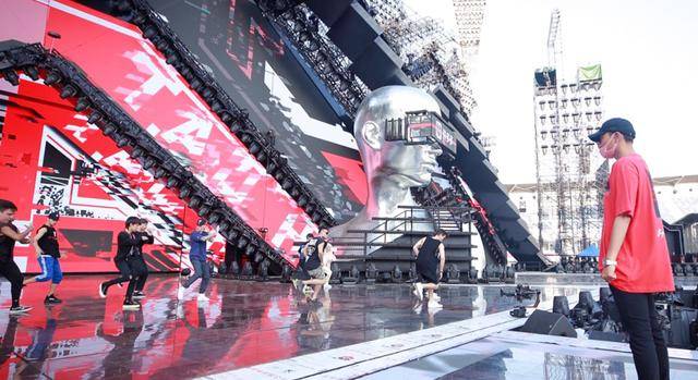 七台跨年晚会最全亮点：顶流都在湖南东方卫视，江苏卫视发话全程真唱（最新发布）