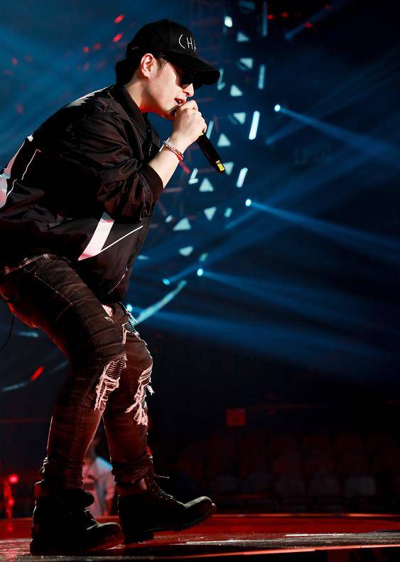 七台跨年晚会最全亮点：顶流都在湖南东方卫视，江苏卫视发话全程真唱（最新发布）