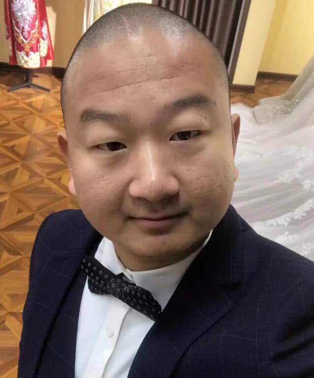 giao哥宣布结婚穿上西装很正经妻子穿婚纱颜值让人羡慕