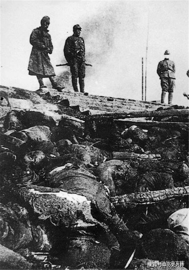1937年12月,长江边惨遭日军杀害并焚尸的南京市民