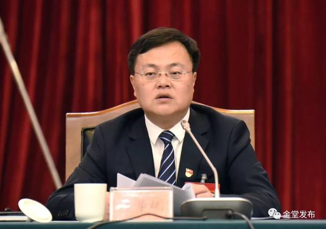 讨论了辜学斌同志代表县委常委会作的工作报告,审议通过了《中共金堂
