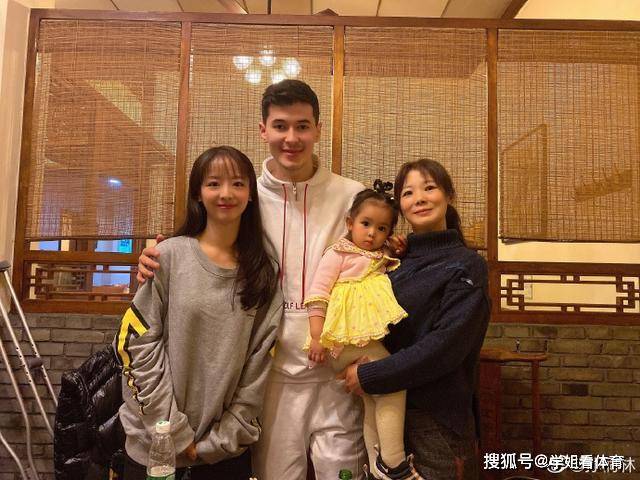 北控队孙桐林为女儿庆生,丈母娘颜值高,阿不都沙拉木现身精神好