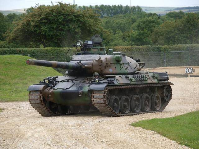(冷战时期法国研制的amx-30主战坦克)